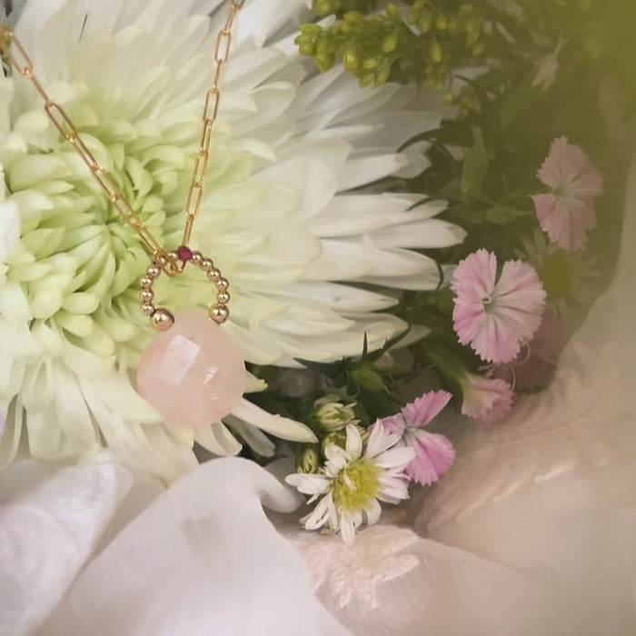 Goutte d'eau en quartz rose et rubis